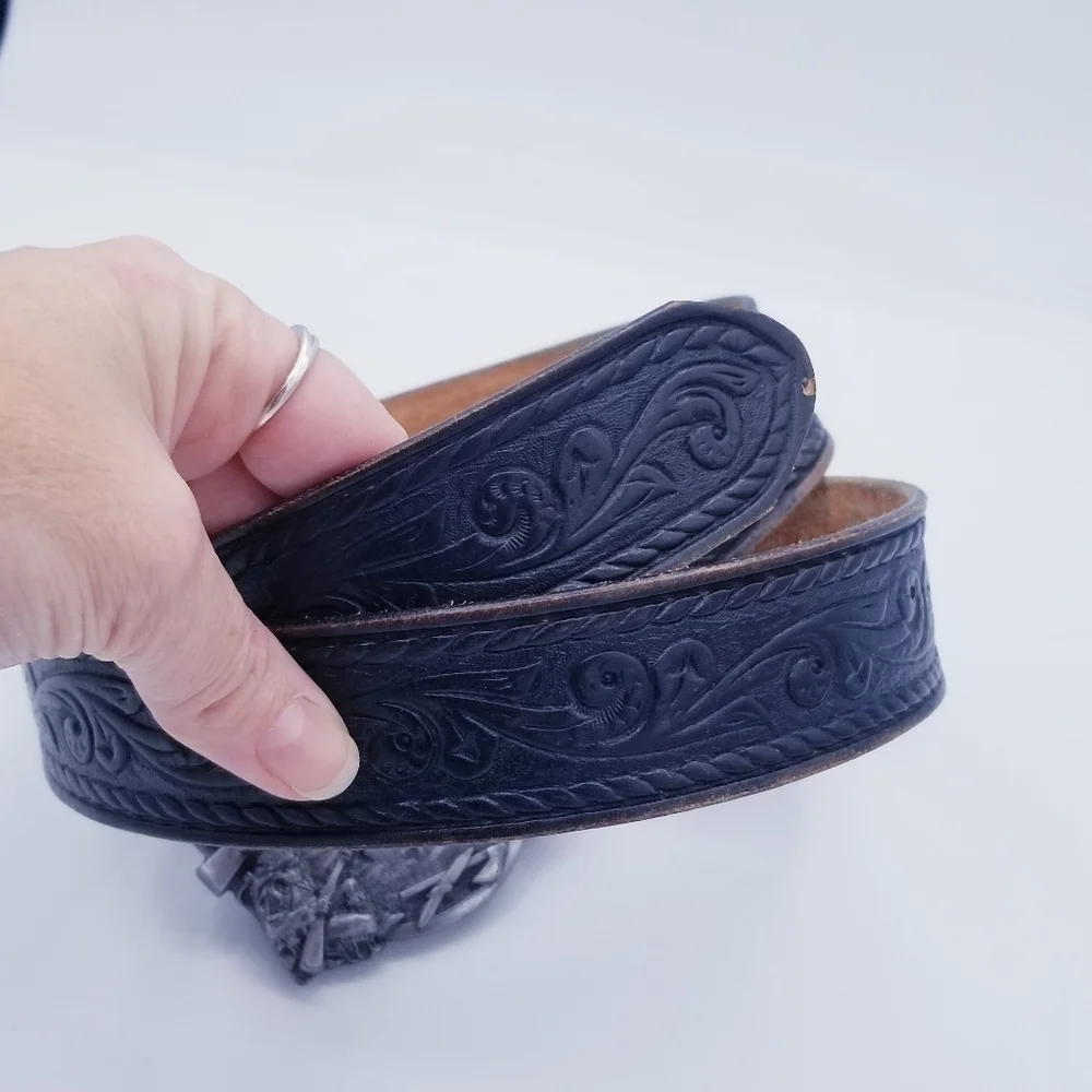 Justin Cowhide Belt with Siskiyou Pewter Vintage 1984 Fur Trapper Belt Buckle